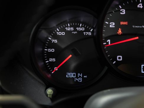 Used 2018 Porsche 718 Cayman RWD image 84
