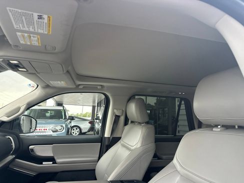 Used 2025 Ford Expedition Max Active AWD/4WD image 5