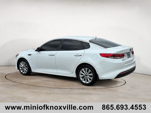 Used 2018 Kia Optima LX w/ 17" Alloy Wheels Package FWD image 5