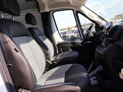 New 2026 RAM ProMaster 2500 w/ Premium Convenience Group FWD image 9