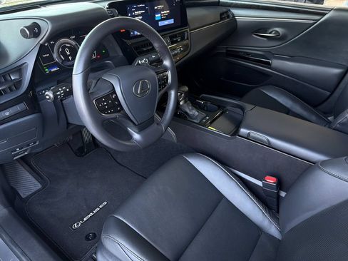 Used 2025 Lexus ES 300h w/ Premium Package FWD image 10