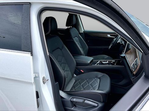 Used 2024 Volkswagen Atlas SE FWD image 9