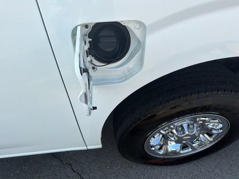 Used 2018 Nissan NV 3500 SL RWD image 32