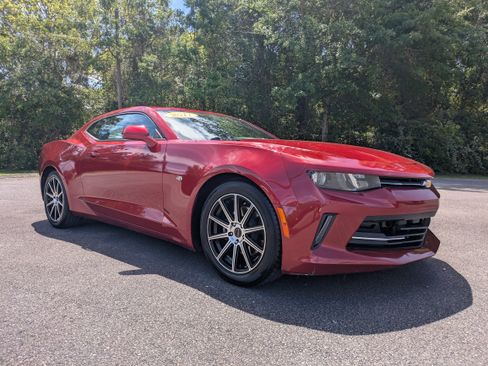 Used 2017 Chevrolet Camaro LT RWD image 1