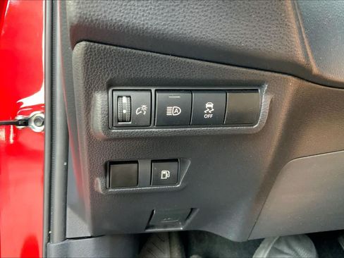 Used 2025 Toyota Corolla Cross AWD Hybrid image 33