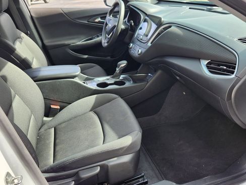 Used 2024 Chevrolet Malibu LT image 11
