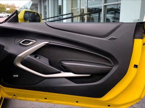 Used 2016 Chevrolet Camaro LT w/ Technology Package image 23