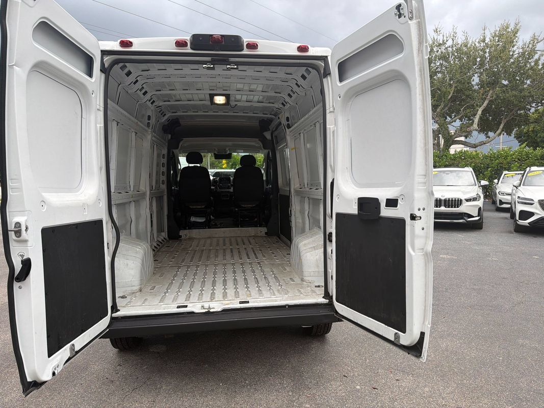 Used 2025 RAM ProMaster 2500 w/ Convenience Group FWD image 5