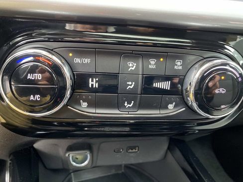 Used 2024 Chevrolet Trax LT w/ Sunroof Package image 15