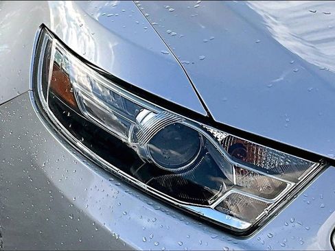 Used 2018 Ford Taurus Limited image 25