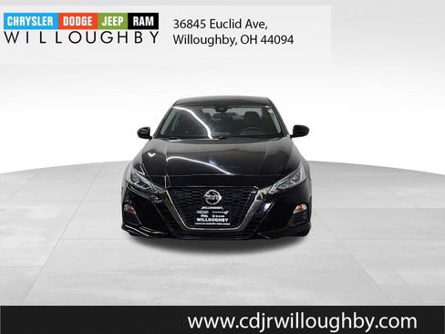 Used 2021 Nissan Altima 2.5 SR FWD image 2