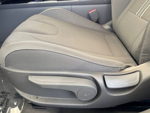 Used 2023 Hyundai Elantra SEL image 14