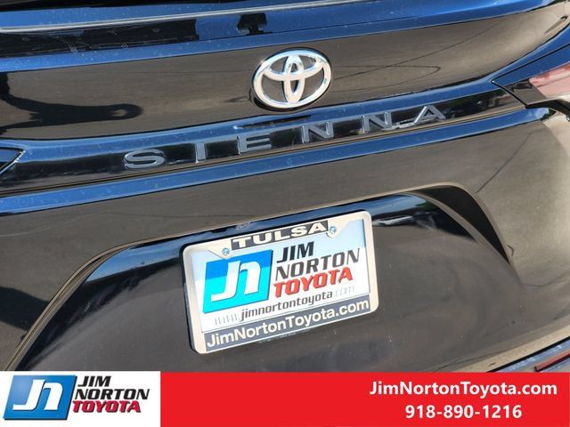 Used 2026 Toyota Sienna XLE FWD image 11