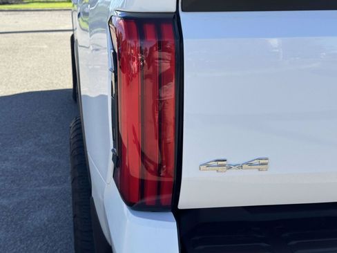 Used 2022 Toyota Tundra SR5 AWD/4WD image 13