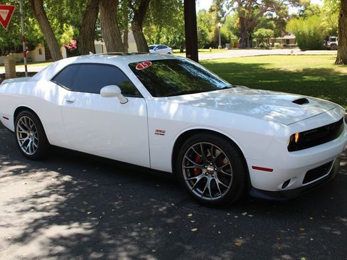 Used 2015 Dodge Challenger SRT w/ Technology Group image 57