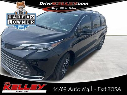 Used 2025 Toyota Sienna Platinum