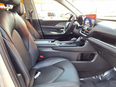 Certified 2025 Toyota Grand Highlander FWD image 22