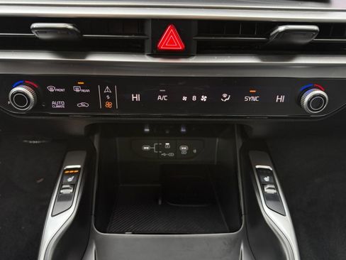 Certified 2025 Kia Sorento EX w/ Panoramic Sunroof Package image 40