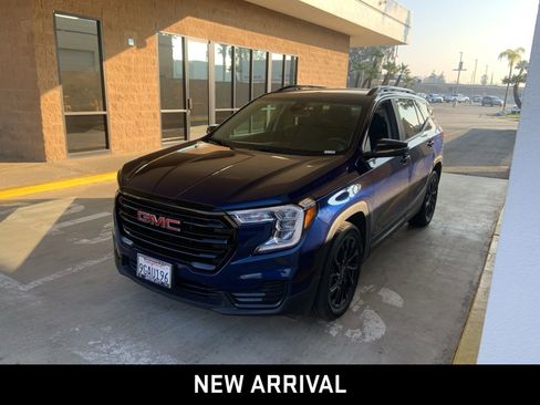 Used 2023 GMC Terrain SLE w/ Driver Convenience Package image 1