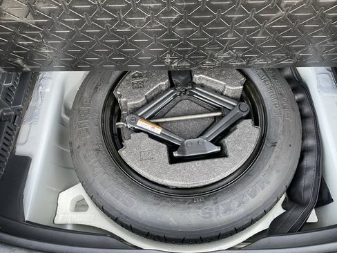 Used 2024 Toyota RAV4 XLE image 30