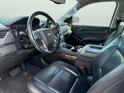 Used 2019 Chevrolet Suburban LT RWD image 4