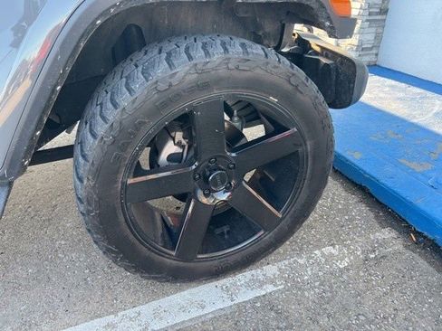 Used 2022 Jeep Gladiator Sport image 2