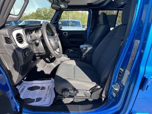 Used 2025 Jeep Gladiator Sport image 11