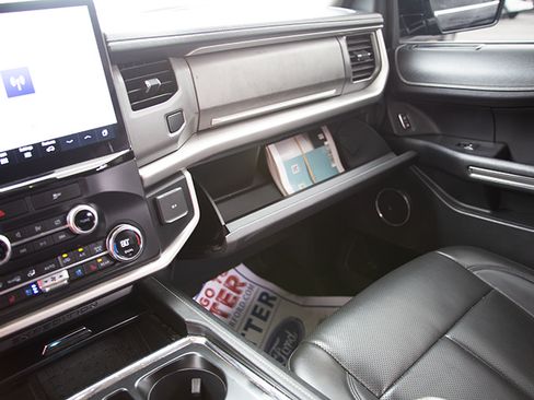 Used 2022 Ford Expedition XLT RWD image 13