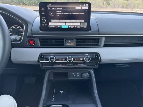 New 2025 Honda Pilot Touring image 23