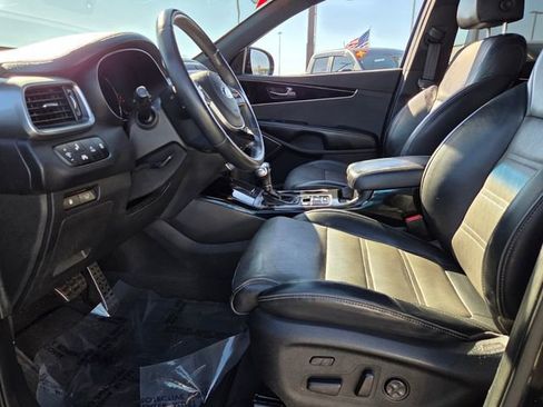 Used 2019 Kia Sorento SX image 4