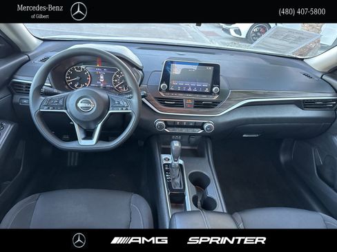 Used 2025 Nissan Altima 2.5 SV image 18