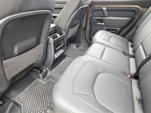 Used 2025 Land Rover Defender 110 X-Dynamic SE image 29