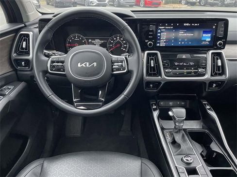 Certified 2023 Kia Sorento EX w/ Panoramic Sunroof Package image 4