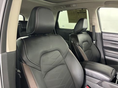 Used 2024 Nissan Pathfinder Platinum w/ Cargo Package AWD/4WD image 31