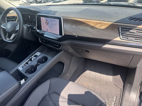 Used 2024 Volkswagen Atlas SE AWD/4WD image 18