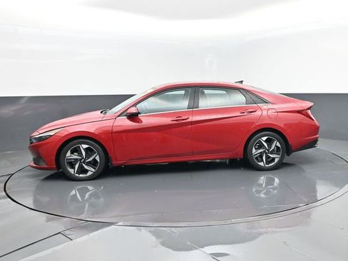 Used 2023 Hyundai Elantra Limited FWD image 5