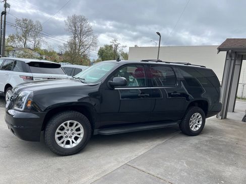 Used 2012 GMC Yukon XL SLT w/ SLT-2 Equipment Package AWD/4WD image 4