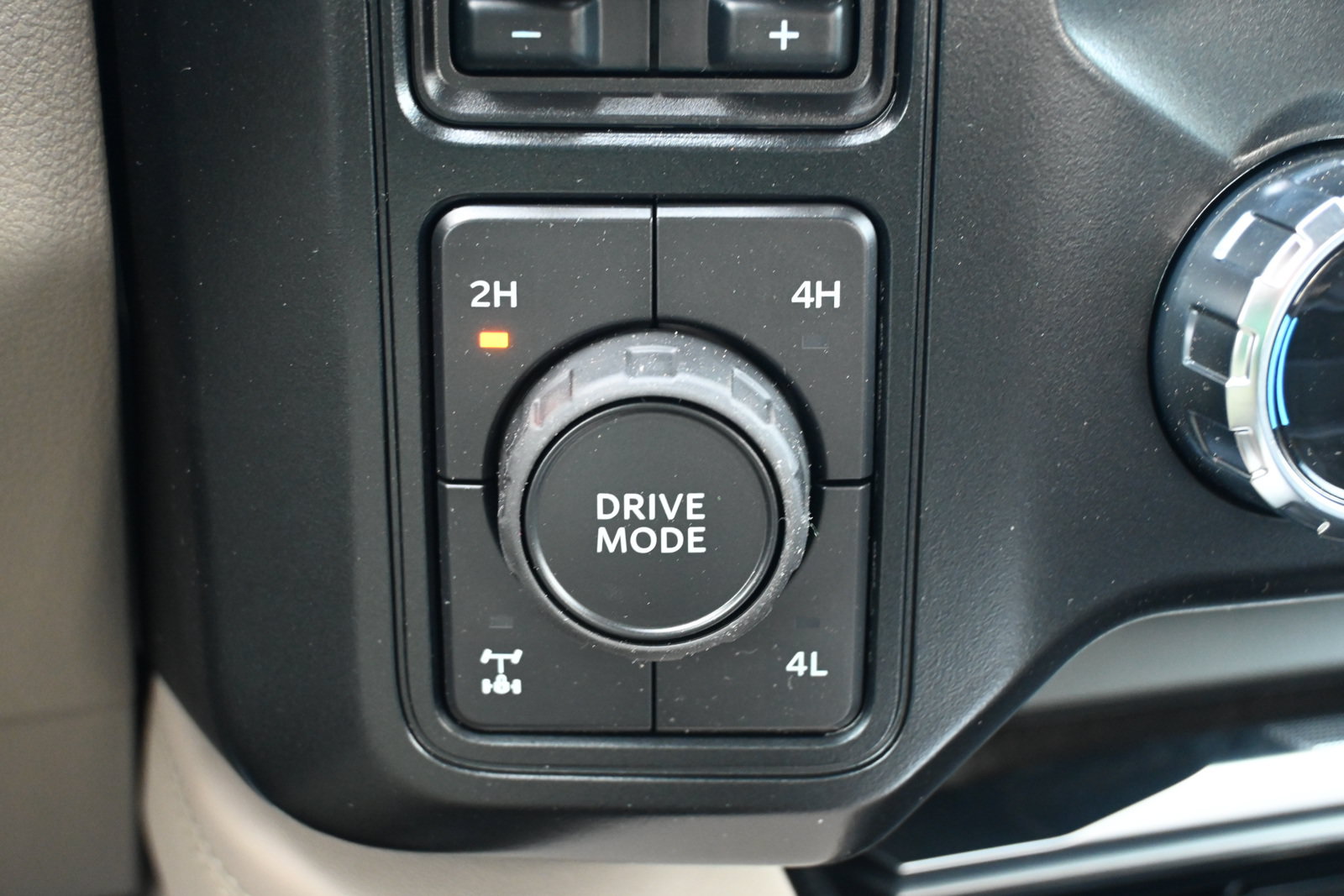 New 2026 Ford F250 Platinum w/ Platinum Plus Package AWD/4WD image 24