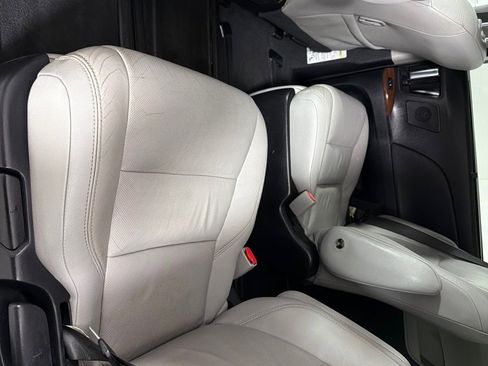 Used 2019 Toyota Sienna Limited FWD image 18