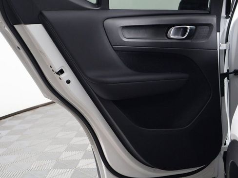 Used 2019 Volvo XC40 T5 R-Design image 13