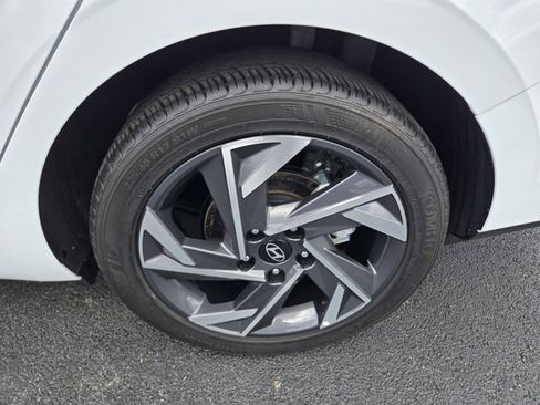 Used 2025 Hyundai Elantra Sport FWD image 42