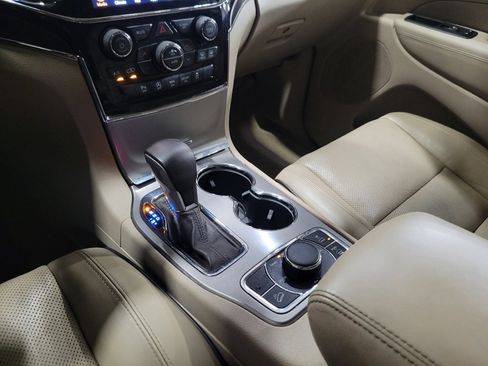 Used 2021 Jeep Grand Cherokee Overland AWD/4WD image 26