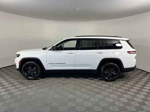Used 2022 Jeep Grand Cherokee L Limited w/ Black Appearance Package AWD/4WD image 4