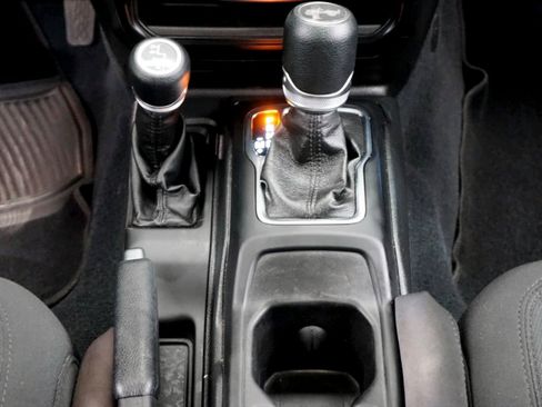 Used 2022 Jeep Wrangler Unlimited Sport AWD/4WD image 25