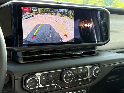 New 2025 Jeep Wrangler Unlimited Sahara AWD/4WD image 5