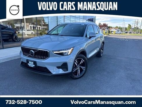Certified 2025 Volvo XC40 B5 Core AWD/4WD image 1