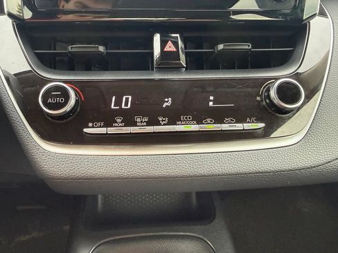Used 2020 Toyota Corolla LE FWD image 11
