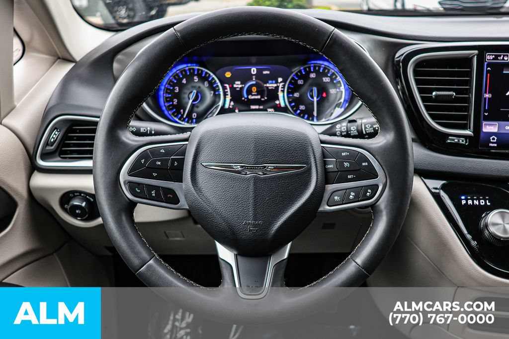 Used 2023 Chrysler Pacifica Touring-L FWD image 32