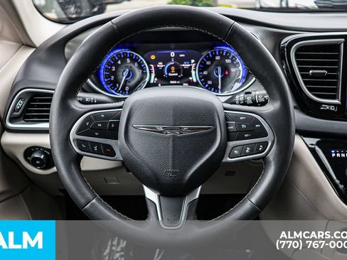 Used 2023 Chrysler Pacifica Touring-L FWD image 32