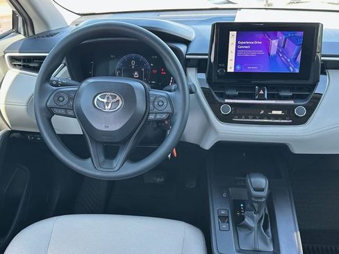 Used 2026 Toyota Corolla Cross LE image 11